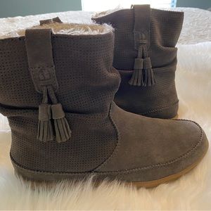 American Eagle fur lined boots